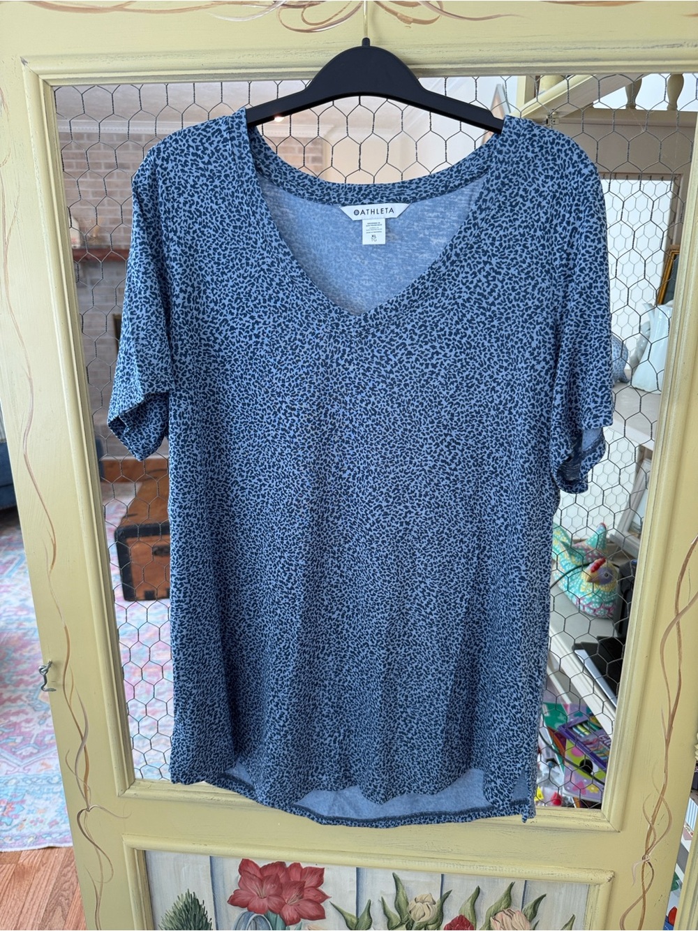 Athleta Blue Speckled V-Neck Short Sleeve Tee